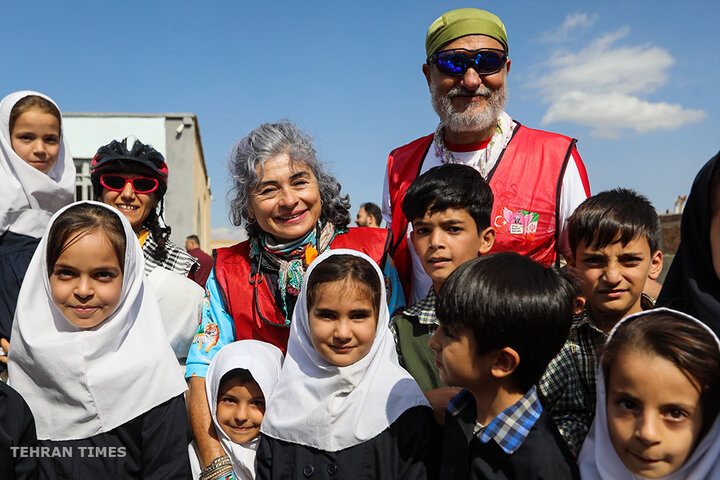 Turkish cyclists pay tribute to Minab martyrs in Tabriz