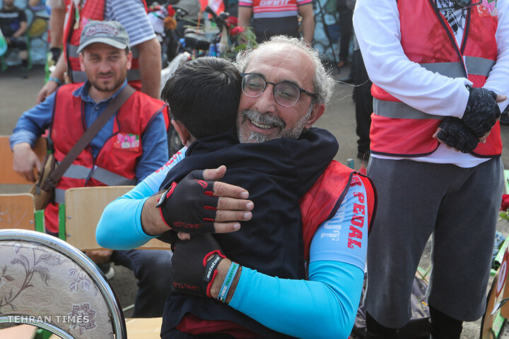 Turkish cyclists pay tribute to Minab martyrs in Tabriz