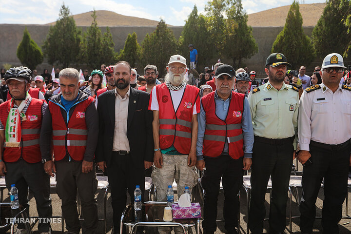 Turkish cyclists pay tribute to Minab martyrs in Tabriz