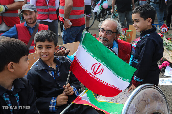 Turkish cyclists pay tribute to Minab martyrs in Tabriz