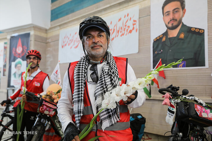 Turkish cyclists pay tribute to Minab martyrs in Tabriz