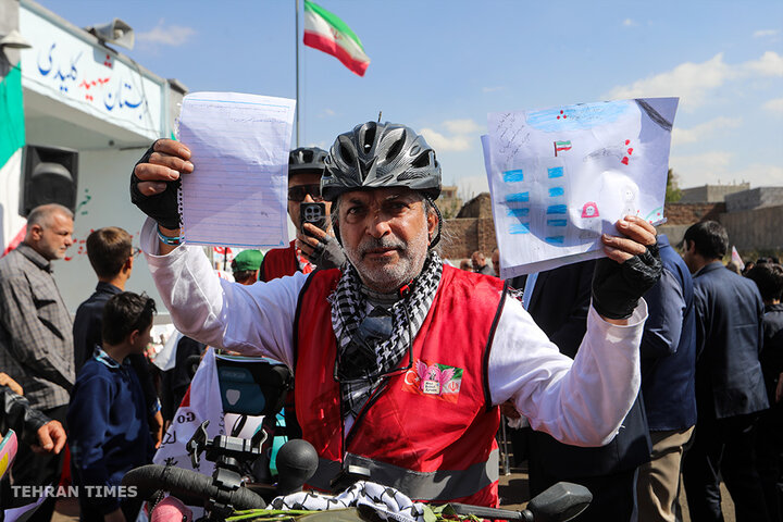 Turkish cyclists pay tribute to Minab martyrs in Tabriz
