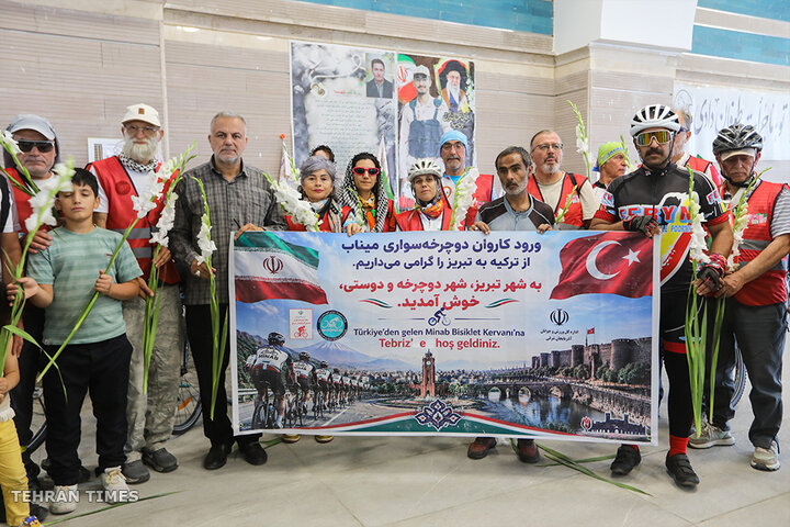 Turkish cyclists pay tribute to Minab martyrs in Tabriz