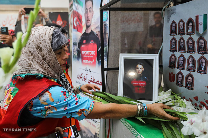 Turkish cyclists pay tribute to Minab martyrs in Tabriz