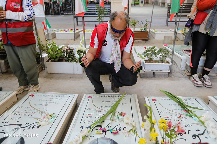Turkish cyclists pay tribute to Minab martyrs in Tabriz