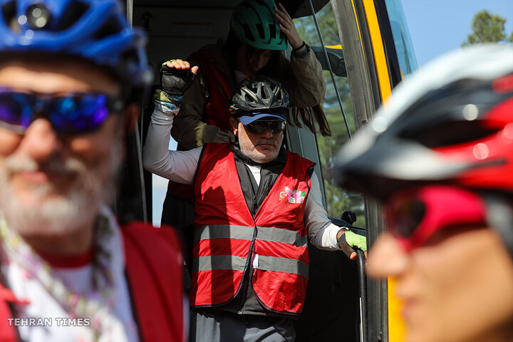 Turkish cyclists pay tribute to Minab martyrs in Tabriz