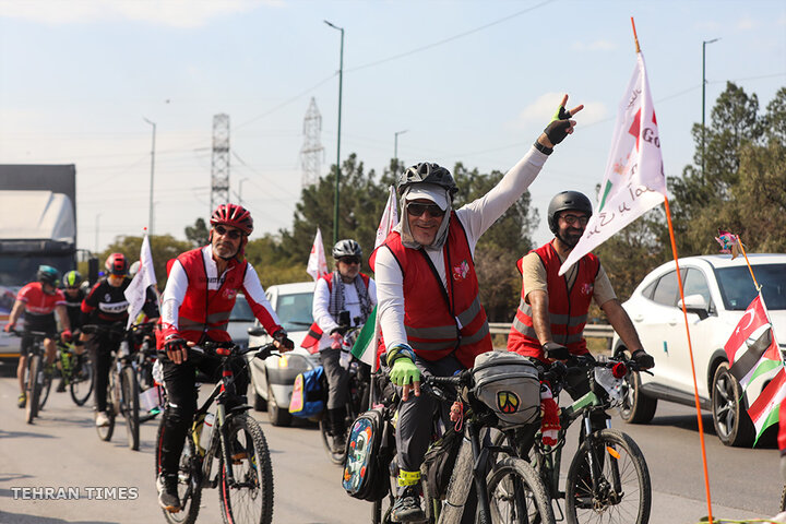 Turkish cyclists pay tribute to Minab martyrs in Tabriz