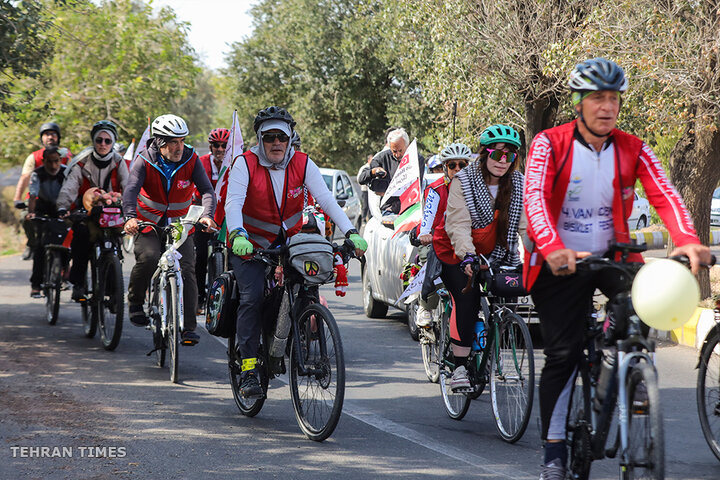 Turkish cyclists pay tribute to Minab martyrs in Tabriz