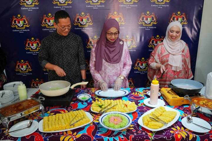 Roti Jala: a golden net of Malaysian culture on Tehran’s guest table