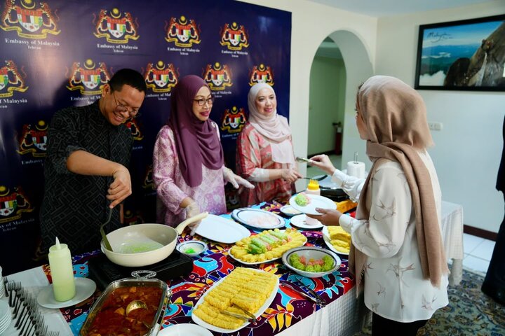 Roti Jala: a golden net of Malaysian culture on Tehran’s guest table