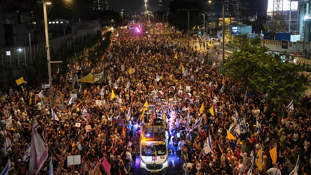 Thousands of Israelis erupt against Netanyahu for the Oct. 7 failure